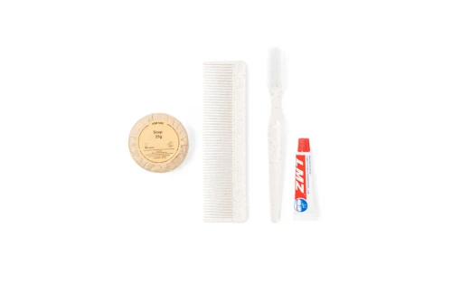 Set de toilette personnalisé Essentiel Kit brosse à dents, dentifrice, peigne, savon